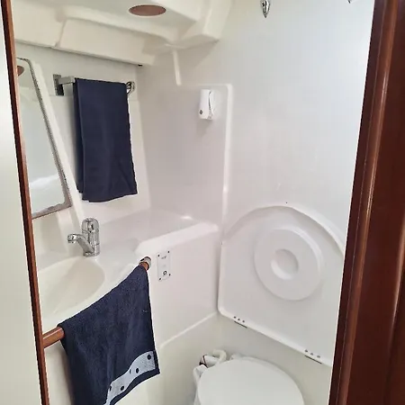 Bed & Boat 船屋 Terzorio