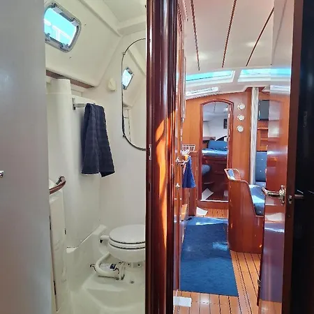 Bed & Boat 船屋