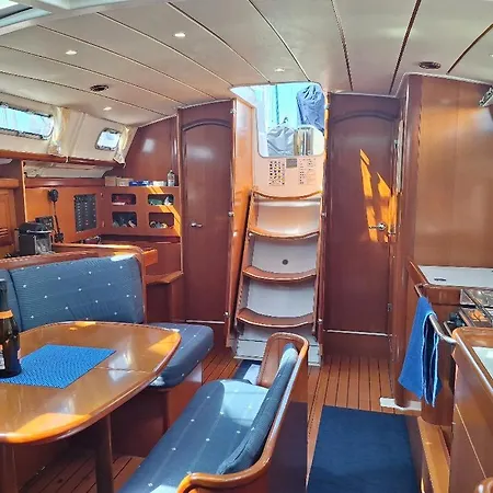 Bed & Boat