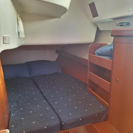 Bed & Boat 船屋 Terzorio
